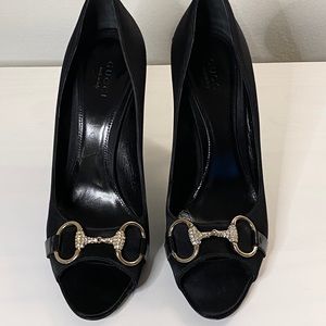 ⭐️⭐️Gucci Hollywood Swarovski Crystals Satin Pump